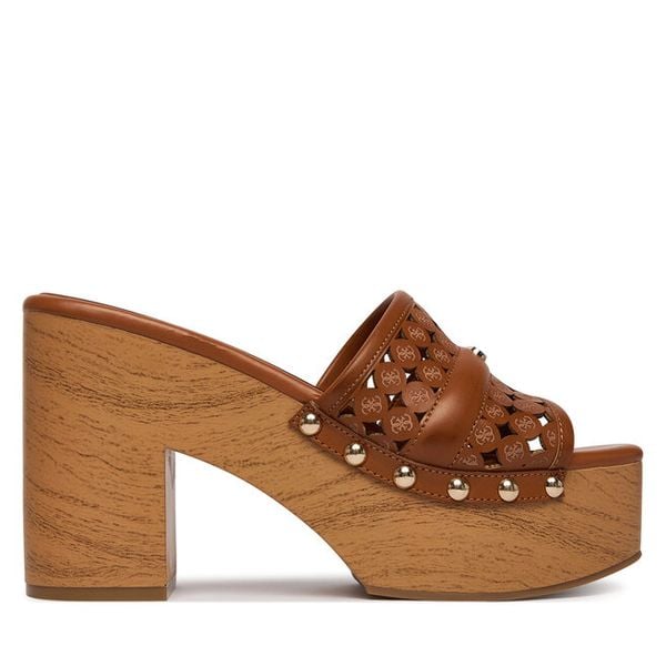 Klapki Guess. Brązowe klapki damskie Guess, z aplikacjami, bez obcasa. Za 639.99 zł.