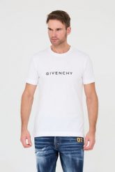 GIVENCHY Biały t-shirt. Białe t-shirty męskie Givenchy, m, bez wzorów, bez kołnierzyka. W wyprzedaży za 1,619.99 zł.