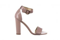 Sandały Bayla-056 8024-430 Beż Lakier, Skóra naturalna - 37. Brązowe sandały damskie Bayla, bez wzorów, z lakierowanej skóry, bez obcasa, na słupku. W wyprzedaży za 134.10 zł.