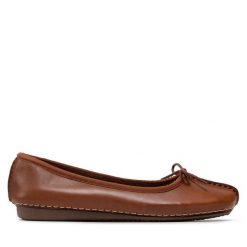 Baleriny Clarks. Brązowe baleriny damskie Clarks, bez wzorów, bez obcasa. Za 239.99 zł.