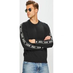 Diesel - Sweter. Czarne swetry męskie Diesel, l, bez wzorów, z bawełny, bez kołnierzyka. W wyprzedaży za 269.90 zł.