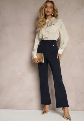 Granatowo-Beżowy Kombinezon z Koszulową Górą Zdobiony Wiązaniem i Eleganckimi Guzikami Eliti. Niebieskie kombinezony damskie Renee, l, z aplikacjami, biznesowe, bez kołnierzyka, bez ramiączek, długie. Za 139.99 zł.