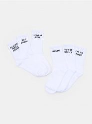 Długie skarpetki z napisami 3 pack - biały. Białe skarpetki damskie Sinsay, bez wzorów. Za 15.99 zł.