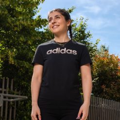 Koszulka z krótkim rękawem damska ADIDAS Gym & Pilates. Czarne bluzki damskie Adidas, l, bez wzorów, z bawełny, bez ramiączek. W wyprzedaży za 79.99 zł.