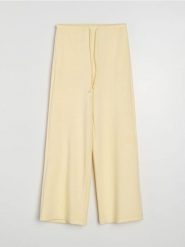 Spodnie wide leg z miękkiej dzianiny z domieszką wiskozy soft touch - żółty. Żółte spodnie materiałowe damskie Sinsay, bez wzorów, z dzianiny. Za 49.99 zł.