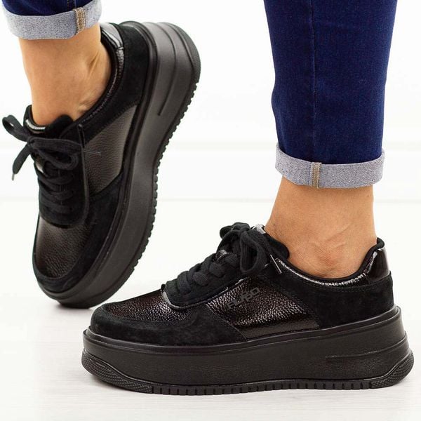 Czarne skórzane półbuty damskie Filippo Dp7124/25. Czarne półbuty damskie Filippo, bez wzorów, z jeansu, biznesowe, z okrągłym noskiem, bez obcasa, na platformie. Za 259.00 zł.