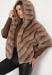 Beżowa Kurtka Futerko Oversize z Kapturem i Rękawami 3/4 Idanne. Brązowe kurtki damskie Born2be, m, bez wzorów, z futra, z kapturem. Za 319.99 zł.