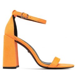 Sandały DeeZee. Brązowe sandały damskie DeeZee, bez wzorów, bez obcasa, na słupku. Za 139.99 zł.
