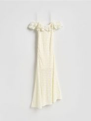 Asymetryczna sukienka midi - złamana biel. Sukienki damskie Reserved, na co dzień, l, bez wzorów, z dzianiny, z asymetrycznym kołnierzem, bez ramiączek, midi, asymetryczne. Za 179.99 zł.