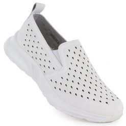 Półbuty damskie wsuwane ażurowe białe NEWS 210. Białe półbuty damskie NEWS, w ażurowe wzory, ze skóry ekologicznej, bez obcasa. Za 119.99 zł.