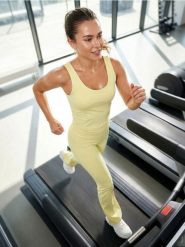 Spodnie flare - żółty. Żółte spodnie materiałowe damskie Sinsay, bez wzorów. Za 39.99 zł.