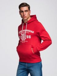 Męska bluza z kapturem kangurka z nadrukiem w stylu college – czerwona V1 - Rozmiar: XXL. Czerwone bluzy z kapturem męskie Ombre Clothing, m, z bawełny. W wyprzedaży za 99.99 zł.
