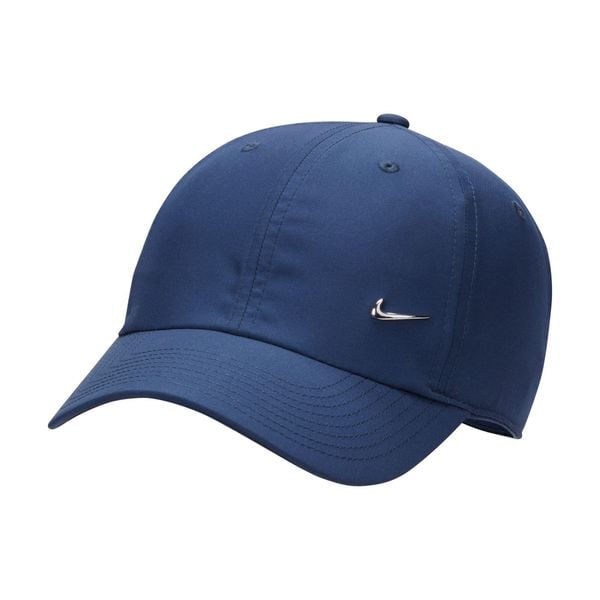 Czapka Nike Dri-FIT Club Unstructured Metal Swoosh Cap, Dla obu płci. Niebieskie czapki męskie Nike, bez wzorów, z materiału. Za 136.65 zł.