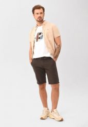 Szorty chino z paskiem P-OXY. Brązowe szorty męskie Volcano, z bawełny, bez kołnierzyka. Za 159.99 zł.
