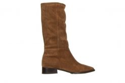 Kozaki Bayla-200 145 1047 Kahve Suet 200022, Brązowy, Skóra naturalna - 37. Brązowe kozaki damskie Bayla, ze skóry, przed kolano, bez obcasa, na płaskiej podeszwie. W wyprzedaży za 299.00 zł.