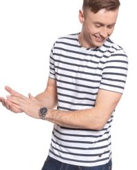 MĘSKI T-SHIRT MUSTANG ALEX C Y/D STRIPES 1009045 11573. T-shirty męskie Mustang, m, bez wzorów, bez kołnierzyka. W wyprzedaży za 39.99 zł.