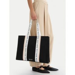 Torebka Nine West. Czarne torebki klasyczne damskie Nine West, bez wzorów, bez dodatków. Za 279.99 zł.