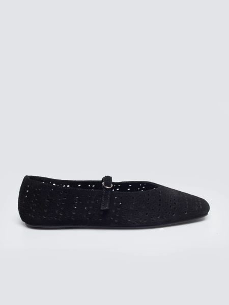 Baleriny damskie ze skóry naturalnej zamszowej czarne TT274451 906. Czarne baleriny damskie Big Star, bez wzorów, z jeansu, bez obcasa. Za 229.99 zł.