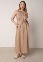 Beżowa Wiskozowa Sukienka Bez Rękawów z Warkoczowym Splotem przy Dekolcie Shirineli. Brązowe sukienki damskie Born2be, na co dzień, l, bez wzorów, z tkaniny, boho, bez kołnierzyka, plus size, bez ramiączek, maxi, proste. Za 109.99 zł.
