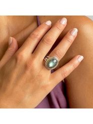 Les Petites Précieuses Srebrny pierścionek z labradorytem rozmiar: 52. Szare pierścionki damskie Les Petites Précieuses, z labradorytem, srebrne. Za 313.45 zł.