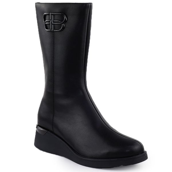 Skórzane kozaki krótkie na koturnie czarne T.Sokolski Z25-43. Czarne kozaki damskie T.Sokolski, ze skóry, bez obcasa, na koturnie. Za 289.99 zł.