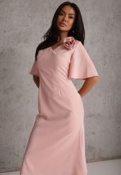 Różowa Zwiewna Sukienka Wieczorowa VICES z Aplikacją 3D w Kształcie Kwiatu Themira. Czerwone sukienki damskie Renee, l, z aplikacjami, eleganckie, bez kołnierzyka, bez ramiączek, midi, kopertowe. Za 149.99 zł.