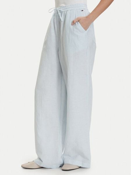 Tommy Jeans Spodnie materiałowe DW0DW22285 Niebieski jasny Loose Fit. Niebieskie jeansy damskie Tommy Jeans. Za 409.99 zł.