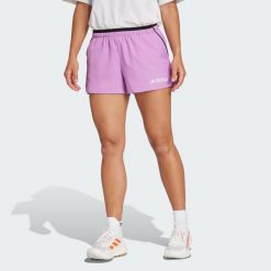 Szorty Terrex Multi Light. Fioletowe szorty damskie Adidas, bez wzorów, z materiału, sportowe. Za 259.00 zł.