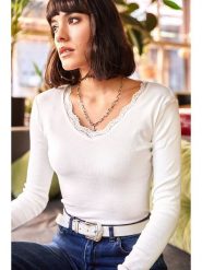 Olalook Bluzka w kolorze białym rozmiar: onesize. Białe bluzki damskie Olalook, bez wzorów, z koronki, bez kołnierzyka, bez ramiączek. Za 52.30 zł.