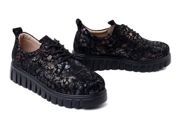 FILIPPO DP6846/25 BK FL czarny kwiaty, półbuty damskie. Czarne półbuty damskie Filippo, bez wzorów, ze skóry, bez obcasa. Za 219.90 zł.