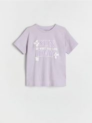 T-shirt z nadrukiem - lawendowy. Fioletowe koszulki dziewczęce Reserved, bez wzorów, z bawełny, bez ramiączek. W wyprzedaży za 22.99 zł.