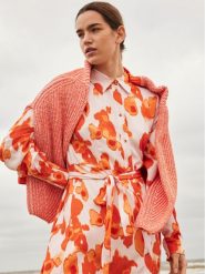 Selected Femme Sukienka koszulowa 16089013 Pomarańczowy Regular Fit. Brązowe sukienki damskie Selected Femme, bez wzorów, z wiskozy, bez kołnierzyka, bez ramiączek, koszulowe. Za 279.99 zł.