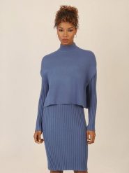 APART Sukienka dzianinowa w kolorze niebieskim rozmiar: 42. Niebieskie sukienki damskie Apart, bez wzorów, z dzianiny, bez kołnierzyka, bez ramiączek, midi. Za 260.99 zł.