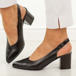 Czarne ażurowe czółenka damskie M.Daszyński 2263A-7. Czarne czółenka damskie M.Daszyński, w ażurowe wzory, ze skóry, bez obcasa, na słupku. Za 169.00 zł.