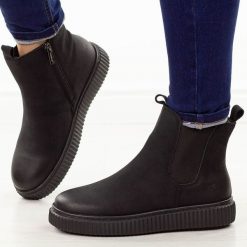 Czarne skórzane botki damskie Cambell 19340. Czarne botki damskie Cambell, na jesień, z jeansu, eleganckie, z okrągłym noskiem, bez obcasa, na płaskiej podeszwie, bez zapięcia. W wyprzedaży za 240.87 zł.