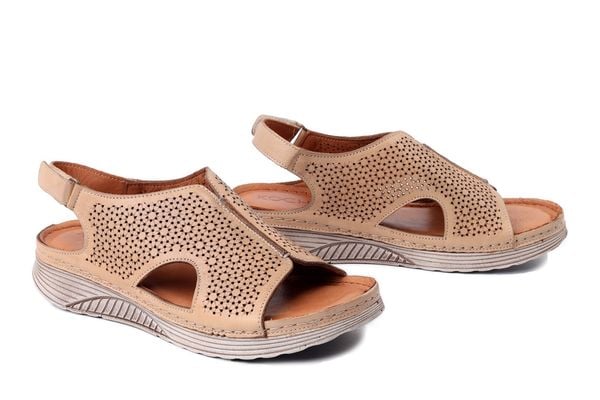 KOCH 0160 straw, sandały damskie. Brązowe sandały damskie KOCH, bez wzorów, ze skóry, bez obcasa. Za 244.90 zł.