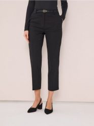 Spodnie chino z paskiem - czarny. Czarne spodnie materiałowe damskie Sinsay, bez wzorów. Za 59.99 zł.