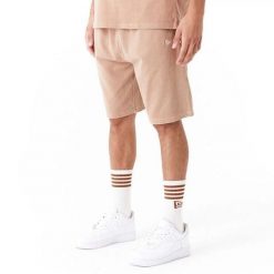 Szorty New Era. Czerwone szorty damskie New Era, bez wzorów. W wyprzedaży za 234.70 zł.