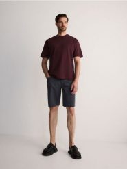 Szorty regular fit - granatowy. Niebieskie szorty męskie Reserved, z bawełny, bez kołnierzyka. Za 129.99 zł.