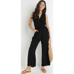 Czarny Kombinezon Hame. Czarne kombinezony damskie Born2be, m, bez wzorów, z wiskozy, eleganckie, bez kołnierzyka, bez ramiączek, długie. Za 49.99 zł.
