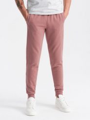 Męskie spodnie dresowe bawełniane joggery BASIC – ciemnoróżowe V4 OM-PABS-0174 - XXL. Czerwone spodnie dresowe męskie Ombre Clothing, z bawełny. Za 119.99 zł.
