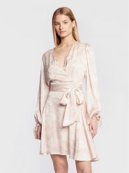 Guess Sukienka codzienna Noelie W2BK16 WEX90 Różowy Regular Fit. Czerwone sukienki damskie Guess, na co dzień, xs, z aplikacjami, z wiskozy, bez kołnierzyka, bez ramiączek, proste. Za 789.99 zł.