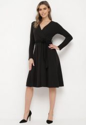 Czarna Sukienka Therinore. Czarne sukienki damskie Born2be, l, bez wzorów, z bawełny, eleganckie, bez kołnierzyka, bez ramiączek, midi, kopertowe. W wyprzedaży za 159.99 zł.