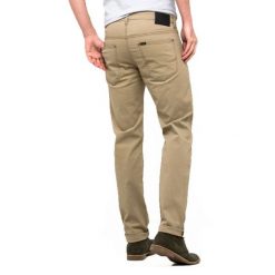 LEE DAREN ZIP FLY MĘSKIE SPODNIE MATERIAŁOWE LEAD GREY L707SC30 112118426. Szare spodnie materiałowe męskie Lee, bez wzorów, z materiału. Za 229.99 zł.