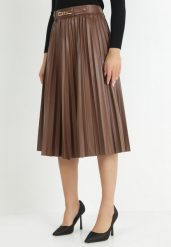 Brązowa Spódnica Plisowana z Imitacji Skóry Obono. Brązowe spódniczki damskie Born2be, l, bez wzorów, ze skóry, eleganckie, midi, koszulowe. Za 159.99 zł.