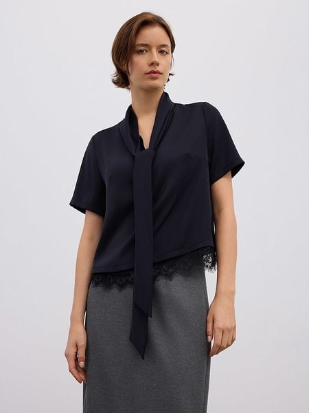 BGN Bluzka w kolorze czarnym rozmiar: 34. Czarne bluzki damskie BGN, bez wzorów, z koronki, bez kołnierzyka, bez ramiączek. Za 91.77 zł.