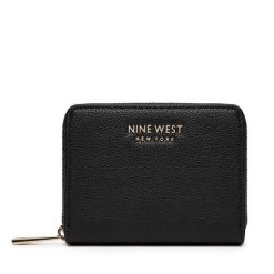 Portfel Nine West. Czarne portfele damskie Nine West, bez wzorów. Za 69.99 zł.
