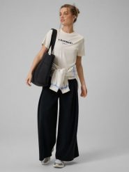 4F Spodnie dresowe z szerokimi nogawkami modalem damskie - czarne XS. Czarne spodnie dresowe damskie 4f, xs, bez wzorów, z dresówki. Za 189.99 zł.