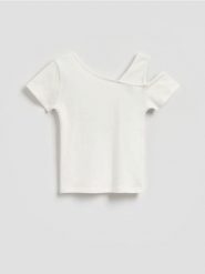 T-shirt z wycięciem na ramieniu - złamana biel. Koszulki dziewczęce Reserved, bez wzorów, z bawełny, bez ramiączek. Za 29.99 zł.