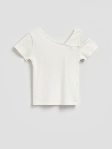 T-shirt z wycięciem na ramieniu - złamana biel. Koszulki dziewczęce Reserved, bez wzorów, z bawełny, bez ramiączek. Za 29.99 zł.